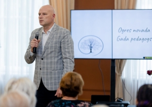 Pašvaldība godina “Ogres novada Gada pedagogs 2023” laureātus un ilggadējos pedagogus