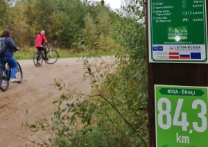 Projekts Greenways - veloceliņa stabiņš un riteņbraucēji