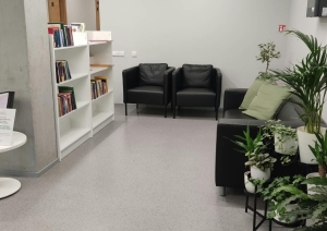 Ikšķiles pilsētas bibliotēkā projekta ietvaros labiekārtots vestibils