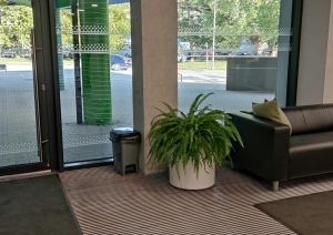 Ikšķiles pilsētas bibliotēkā projekta ietvaros labiekārtots vestibils