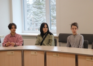 Ēnu dienā skolēni iepazīst darbu Ogres novada pašvaldībā