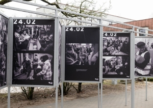 Brīvības ielā izvietotā fotoizstāde "24.02"