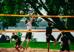 Ķeguma pilsētas svētki 2026. Volejbols Ķeguma pludmalē.