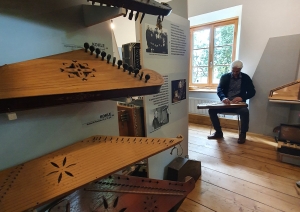 Biedrības "Skaņumāja" mūzikas instrumentu ekspozīcija