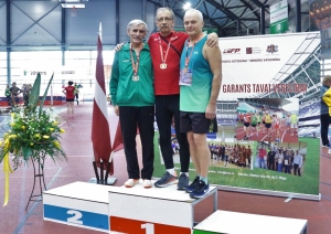 Trīs vīri uz pjedestāla sporta veterānu - senioru sacensībās Kuldīgā
