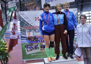 Dāmas uz pjedestāla sporta veterānu - senioru sacensībās Kuldīgā