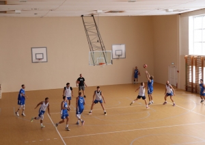 Sportisti spēlē basketbolu 06.09.2024.