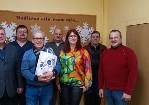 Madlienas Kultūras nama kolektīvs un balvas saņēmēji