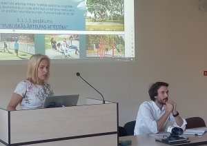 Attīstības un plānošanas nodaļas projektu vadītāja Linda Neško prezentē ieceri