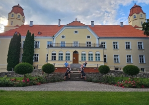 Iedzīvotāju rallijs “Iepazīsti Ogres novada uzņēmējus!”, kas divu nedēļas nogaļu laikā aicināja komandas doties pa Ogres novadu, viesoties pie vietējiem uzņēmējiem, iepazīt viņu radītos produktus un pakalpojumus un atklāt cilvēkus un stāstus, kas veido Ogres novada uzņēmējdarbības vidi.