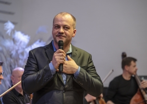Aizvadīts koncertsarunu cikls “Muzikālās personības” ar Raimondu Tiguli