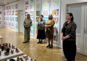 Aizvadīta izstādes atklāšana Ogres Mūzikas un mākslas skolā