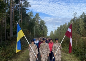 Patriotiskā pārgājienā dodas vairāk kā 1000 Ogres novada skolēni