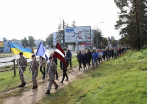 Patriotiskā pārgājienā dodas vairāk kā 1000 Ogres novada skolēni