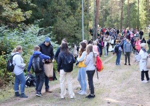 Patriotiskā pārgājienā dodas vairāk kā 1000 Ogres novada skolēni