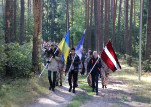 Patriotiskā pārgājienā dodas vairāk kā 1000 Ogres novada skolēni