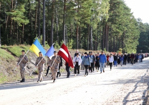 Patriotiskā pārgājienā dodas vairāk kā 1000 Ogres novada skolēni