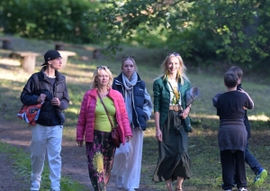 6 cilvēki nāk uz Plāteres pilskalnu 20.06.2024.
