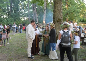 Egils Helmanis, Elīna Aupe Plāteres pilskalnā 20.06.2024.