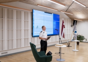 Pašvaldības policijas priekšnieka vietnieks Artis Mundurs vada pasākumu