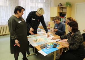 Jaunogres vidusskolas skolēni un skoltāji projekta Satikt tikšanās ietvaros veido prezentāciju 10.11.2023.
