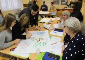 Aglonas vidusskolas skolēni un skolotāji projekta Satikt tikšanās ietvaros veido prezentāciju 10.11.2023.