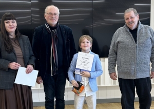 Ogres novada skolēnu skatuves runas konkursa 1. kārta (2. posms) žūrija un skolnieks