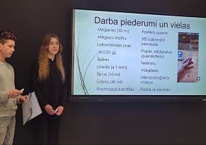 Skolēni prezentē savu pētījumu konkursā "Skolēni eksperimentē"