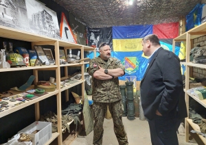 NBS majors, Zemessardzes štāba virsnieks Jānis Slaidiņš un Ogres domes priekšsēdētājs Egils Helmanis apskata Ukrainas  kara liecības 17.05.2024.