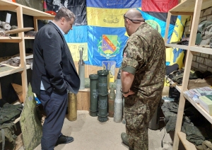 NBS majors, Zemessardzes štāba virsnieks Jānis Slaidiņš un Ogres domes priekšsēdētājs Egils Helmanis apskata Ukrainas  kara liecības 17.05.2024.
