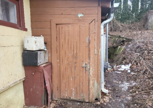 Ēkas Smilšu iela 2, Ogre, brūnas ārdurvis