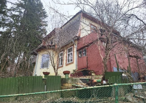 Ēka Smilšu iela 2, Ogre, brūna, 2.stāvu ēka, pelēks šīfera jumts