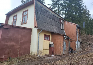 Ēka Smilšu iela 2, Ogre, brūna, 2.stāvu ēka, pelēks šīfera jumts