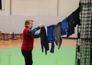 Ogres Invalīdu biedrības un Ogres Pensionāru biedrības aktīvie dalībnieki piedalās Sporta dienā