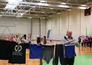 Ogres Invalīdu biedrības un Ogres Pensionāru biedrības aktīvie dalībnieki piedalās Sporta dienā