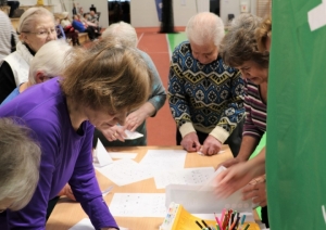 Ogres Invalīdu biedrības un Ogres Pensionāru biedrības aktīvie dalībnieki piedalās Sporta dienā