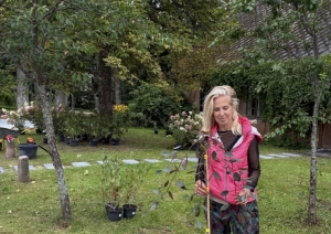 Taurupes muižas parkā tiek iestādīti 185 koki un krūmi projekta “Taurupes muižas parka labiekārtošana” ietvaros 