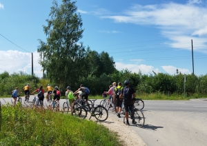 TIC organizētā velobrauciena dalībnieki Suntažu apkārtnē