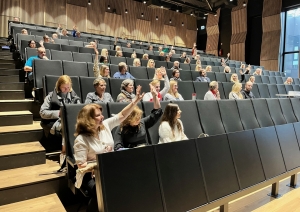 Ogres skolu skolēnu vecāki piedalās Izglītības pārvaldes organizētā konferencē