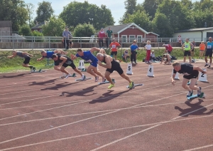 15. augustā Saldū notika 12. Latvijas čempionāts vieglatlētikā vecmeistariem, kurā piedalījās ap 200 vieglatlētikas veterānu no daudziem Latvijas novadiem un pilsētām, kā arī viesu sportisti no citām valstīm.  Ogres novadu Saldū šajās sacensībās pārstāvēja 20 vieglatlētikas vecmeistari – 7 dāmas un 13 kungi. Mūsu vecmeistari cīnījās ļoti slavējami un izcīnīja 35 medaļas – 19 zelta, 14 sudraba un 2 bronzas. Komandu vērtējumā Ogres novada komandai 1. vieta.