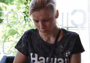 Sieviete griež zaļumus 29.05.2024.
