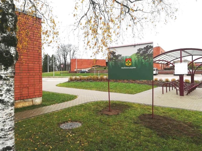 Madlienā uzstādīts jauns informatīvais stends