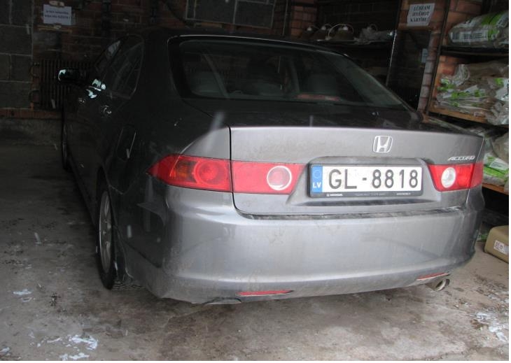 Pelēka automašīna Honda Accord, ar valsts numuru GL8818