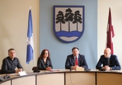 Preses konference pašvaldības domes sēžu zālē