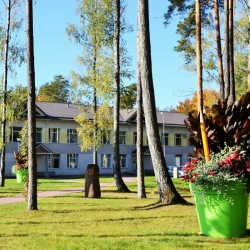 Ikšķiles Mūzikas un mākslas skola 