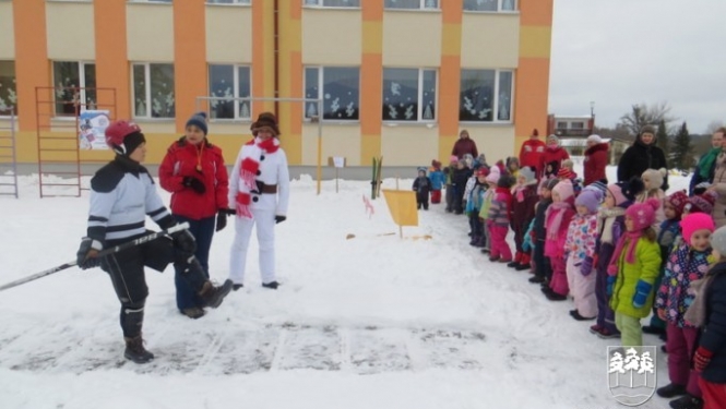 Madlienas pirmsskolā „Taurenītis” svin Sniega dienu