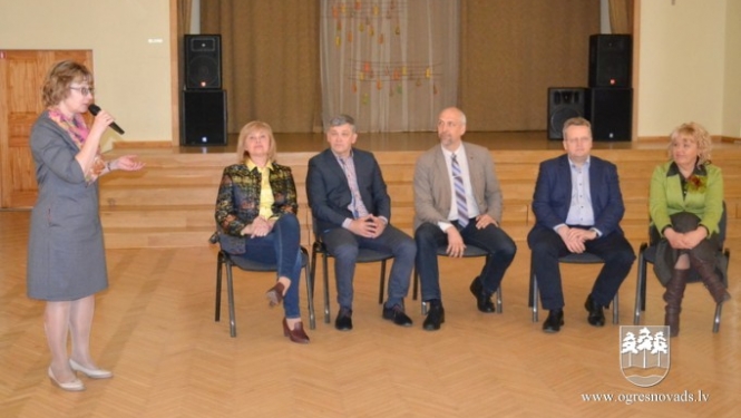 Ogres 12.klašu skolēni iepazīst dažādas profesijas