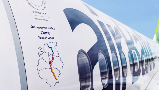 airBaltic lidmašīna ar Ogres vārdu
