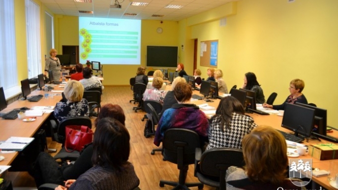Kolēģi iepazīstas ar atbalsta personāla darba pieredzi Ogres 1.vidusskolā