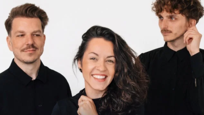 Grupa Kaut kaili afišā koncertam "Kur klusums zied"
